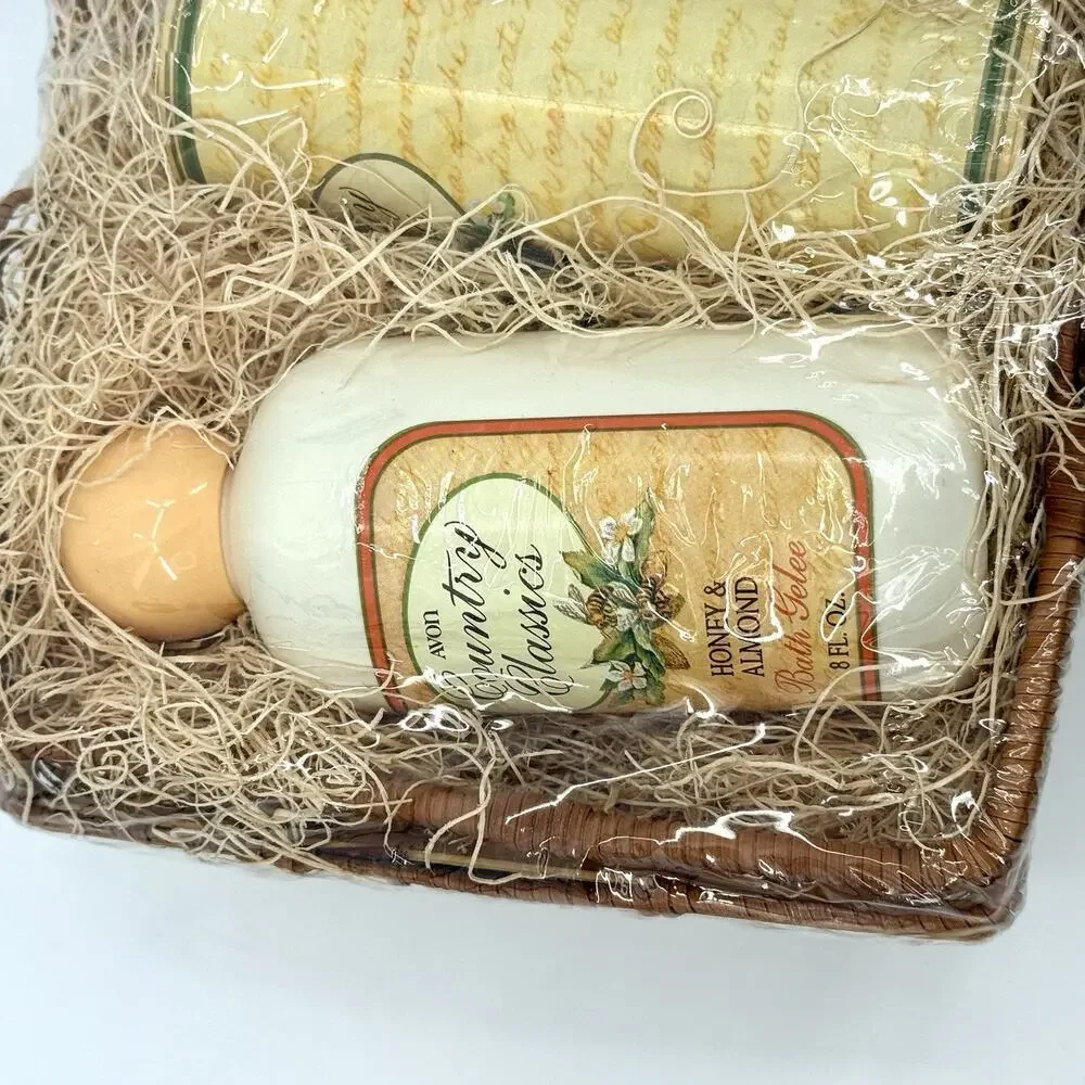 VTG 1989 Avon Country Classics Honey Almond Set of 3 Bath Gel Talc Lotion Basket